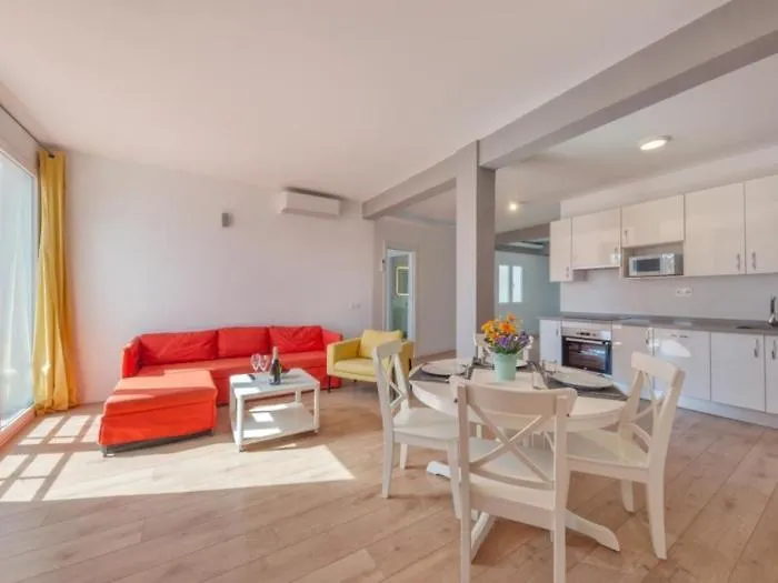 Malaga City Apartment 0*,